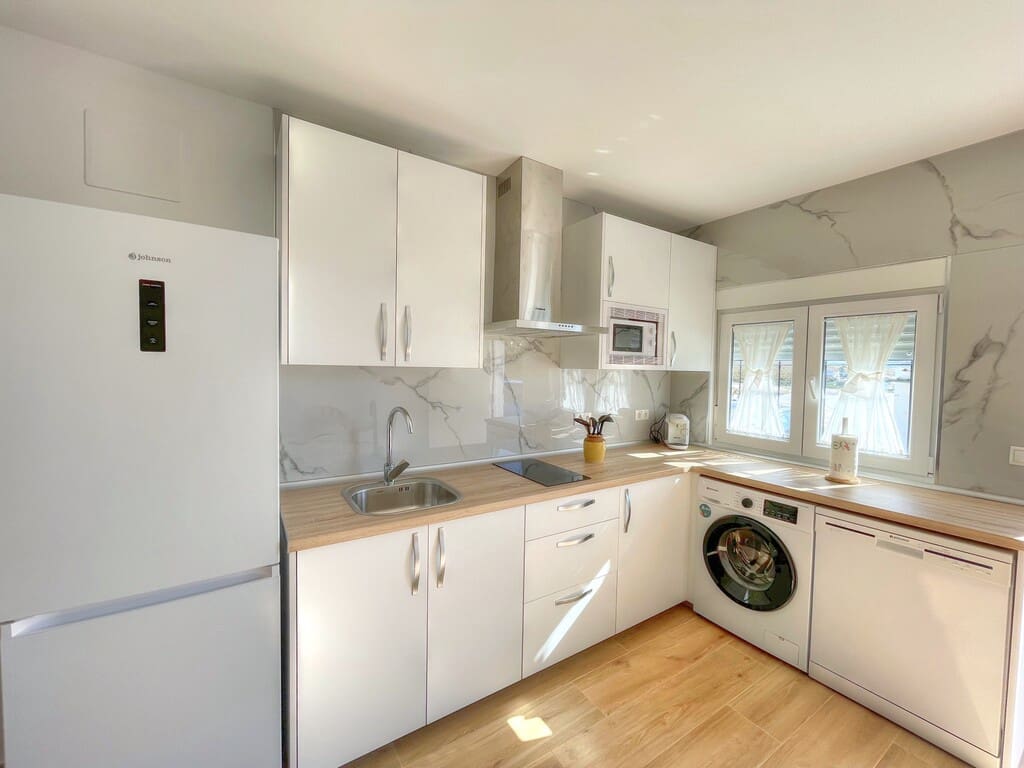 2 bedroom Townhouse for rent in Valle Niza with garage - € 800 (Ref: 9838962)