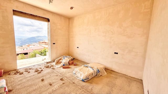 3 soveværelse Villa til salg i Periana med garage - € 190.000 (Ref: 9838964)