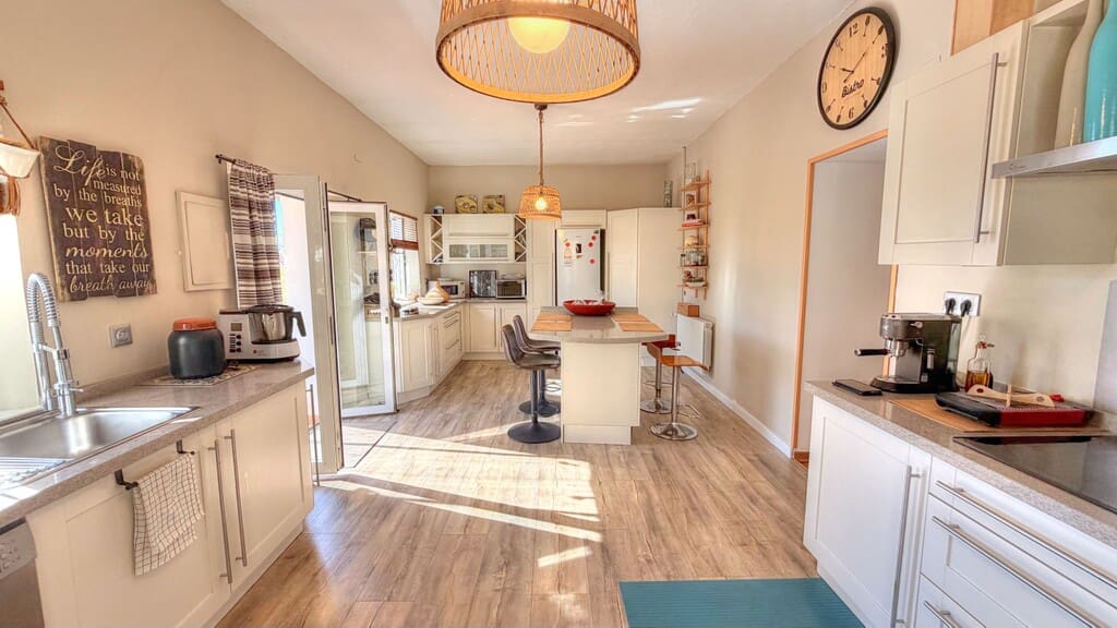 4 sovrum Finca/Hus på landet till salu i Benajarafe med pool garage - 650 000 € (Ref: 9857512)