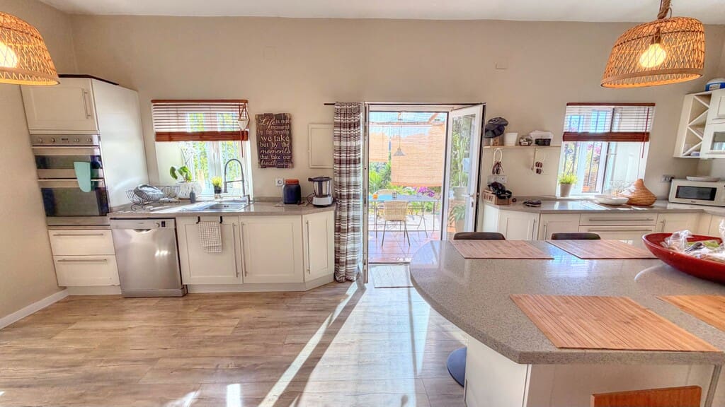 4 sovrum Finca/Hus på landet till salu i Benajarafe med pool garage - 650 000 € (Ref: 9857512)