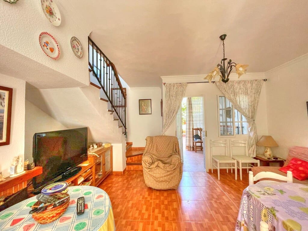Casa de 2 habitaciones en Benajarafe en venta con piscina - 360.000 € (Ref: 9864722)