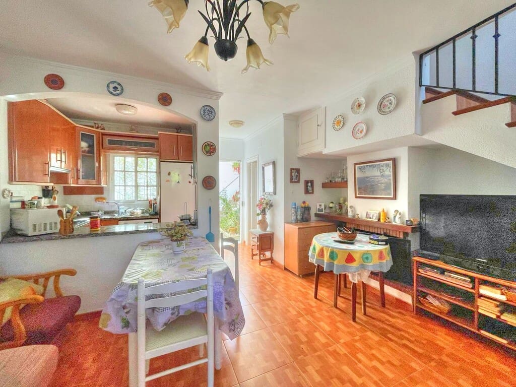 Casa de 2 habitaciones en Benajarafe en venta con piscina - 360.000 € (Ref: 9864722)