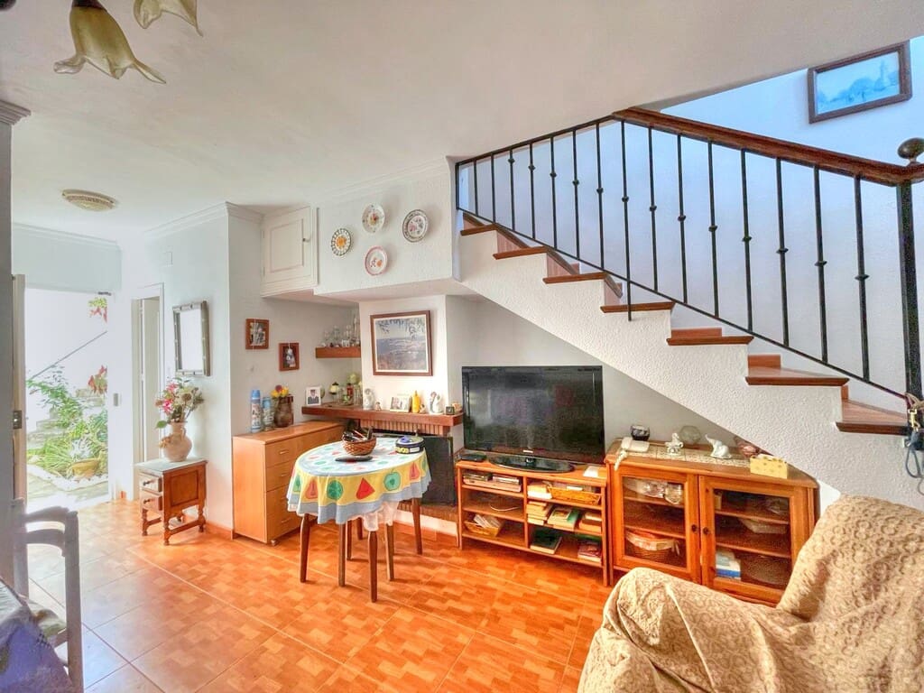 Casa de 2 habitaciones en Benajarafe en venta con piscina - 360.000 € (Ref: 9864722)