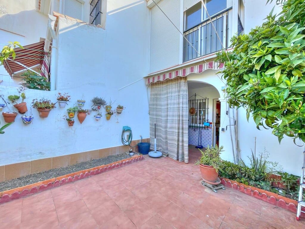 Casa de 2 habitaciones en Benajarafe en venta con piscina - 360.000 € (Ref: 9864722)