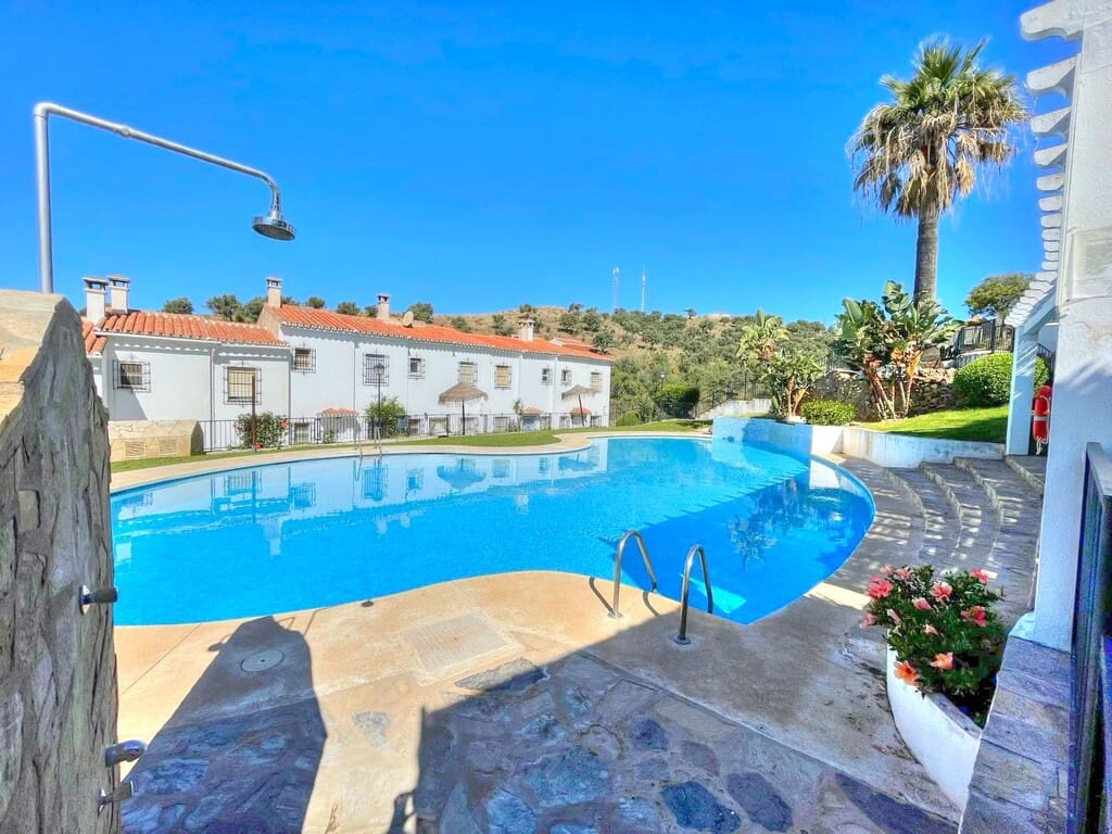 Casa de 2 habitaciones en Benajarafe en venta con piscina - 360.000 € (Ref: 9864722)