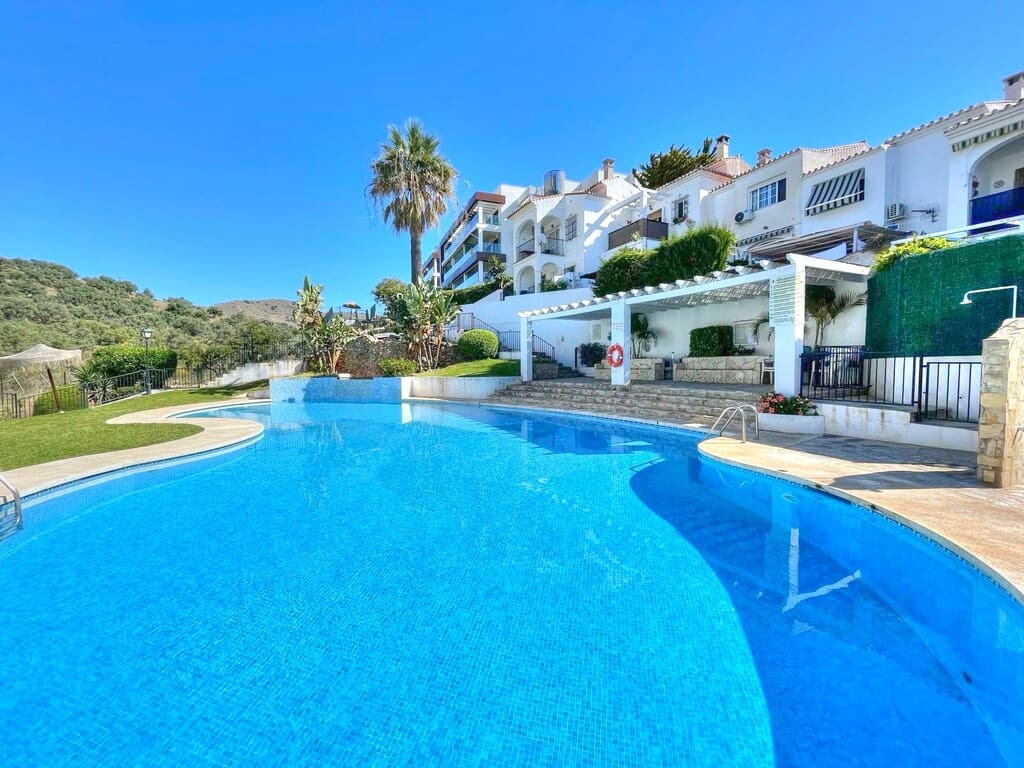 Casa de 2 habitaciones en Benajarafe en venta con piscina - 360.000 € (Ref: 9864722)
