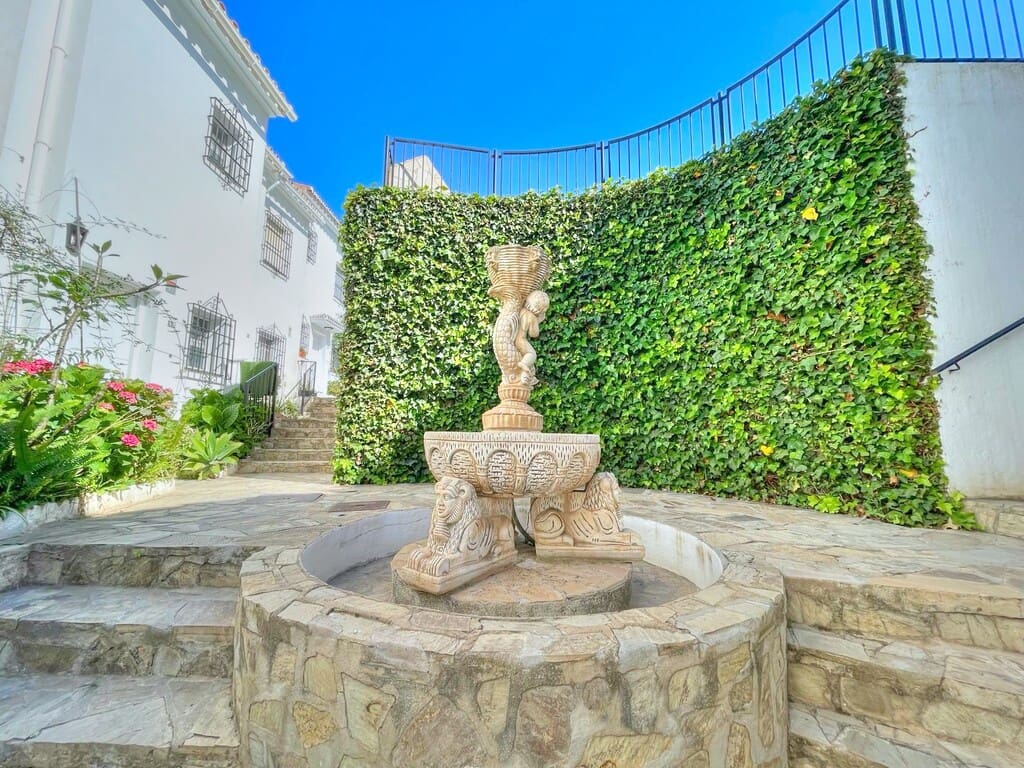 Casa de 2 habitaciones en Benajarafe en venta con piscina - 360.000 € (Ref: 9864722)