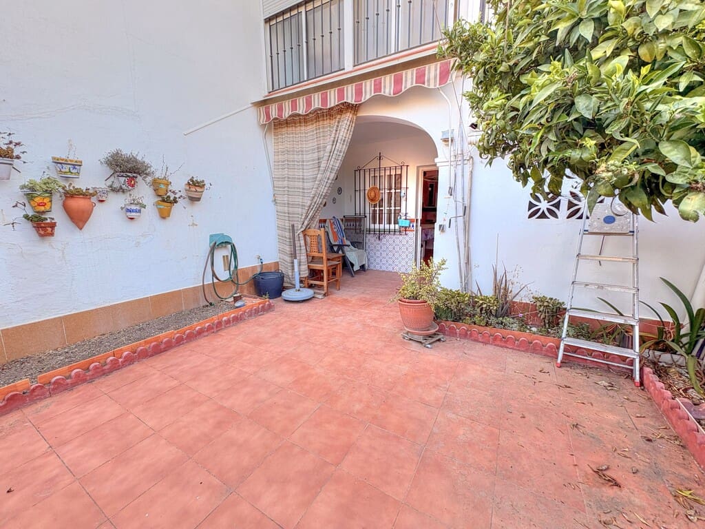 2 bedroom Townhouse for sale in Benajarafe with pool - € 350,000 (Ref: 9864722)
