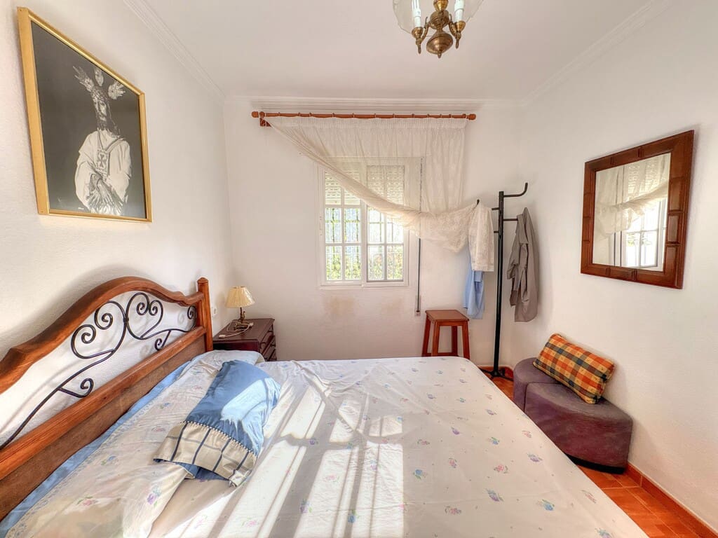2 bedroom Townhouse for sale in Benajarafe with pool - € 350,000 (Ref: 9864722)