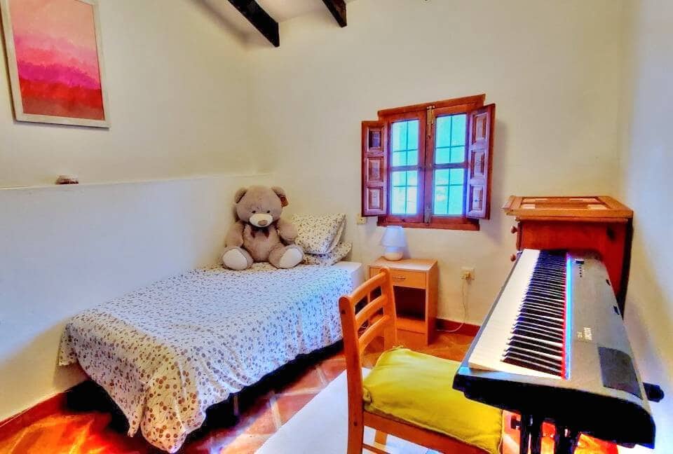 5 bedroom Townhouse for sale in Macharaviaya - € 349,000 (Ref: 9864723)