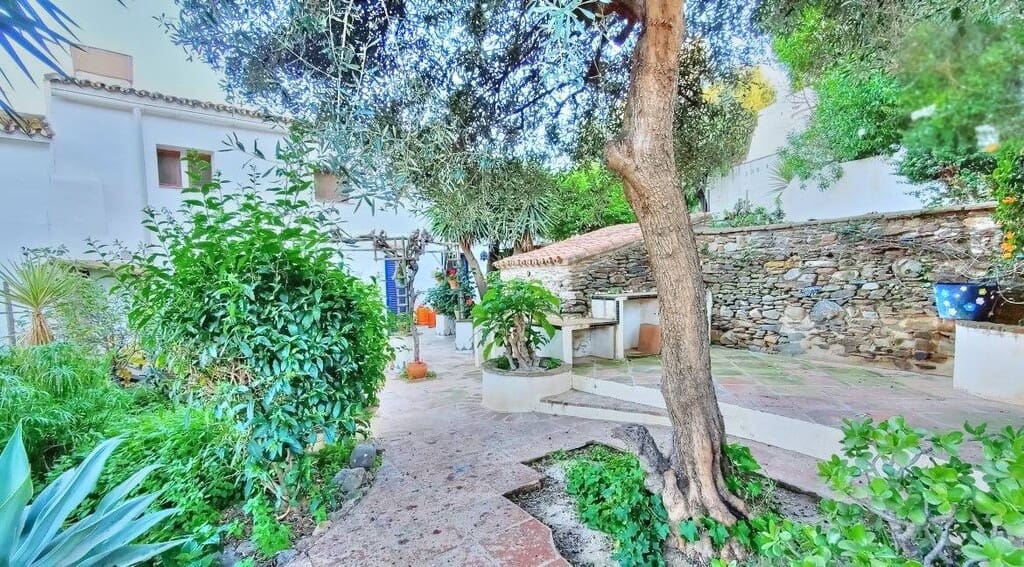 5 bedroom Townhouse for sale in Macharaviaya - € 349,000 (Ref: 9864723)
