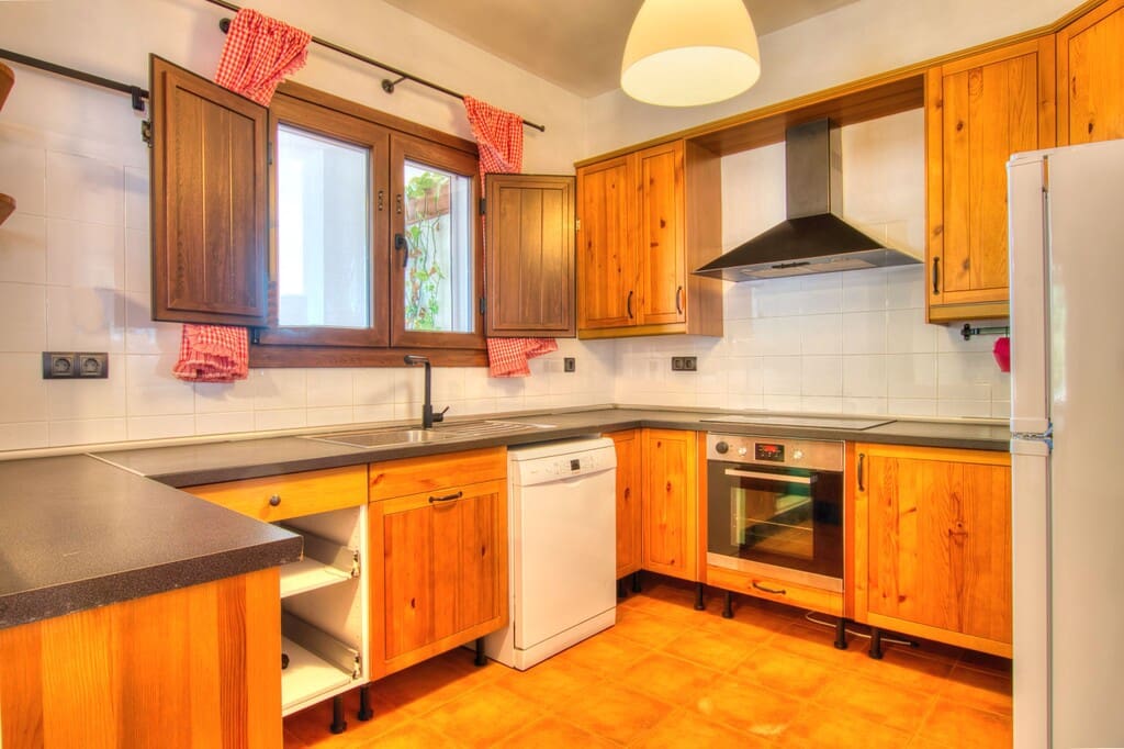 3 makuuhuone Maalaistalo myytävänä paikassa Periana mukana uima-altaan - 380 000 € (Ref: 9893789)
