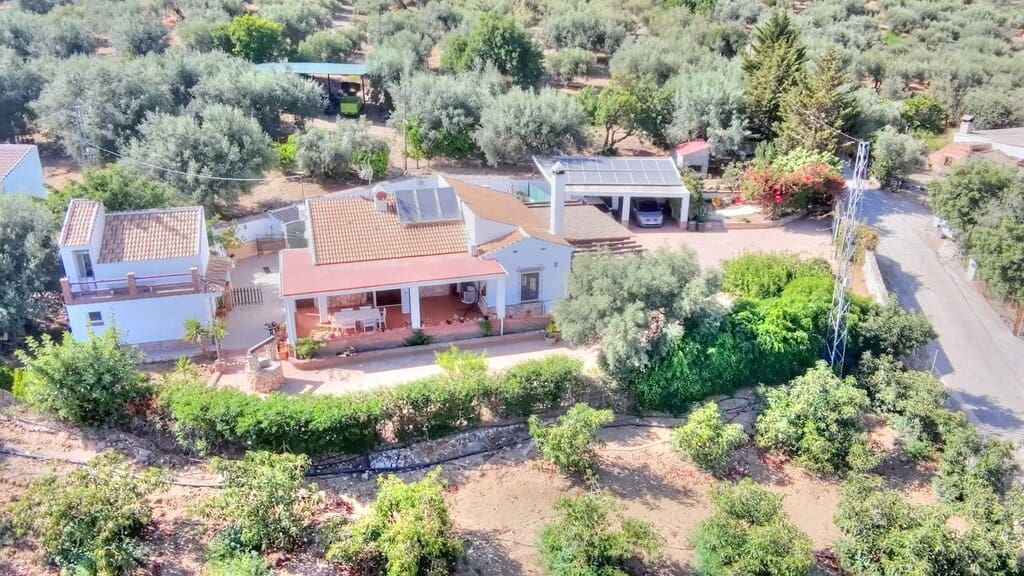 3 makuuhuone Maalaistalo myytävänä paikassa Periana mukana uima-altaan - 380 000 € (Ref: 9893789)