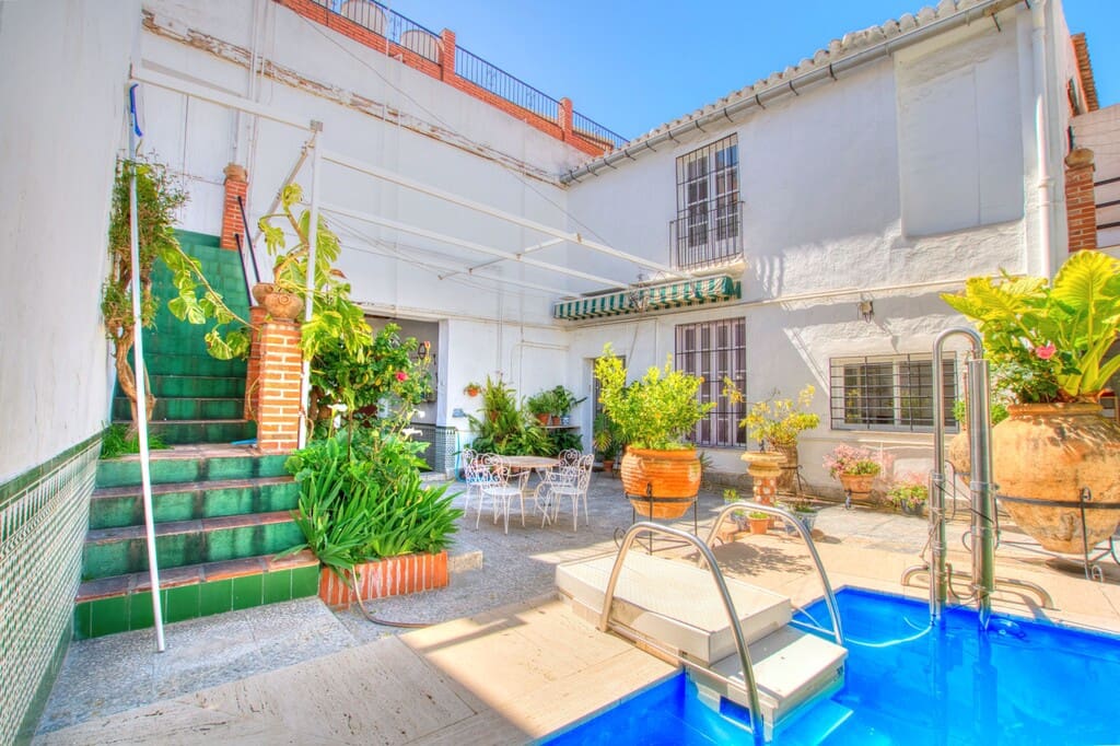 12 chambre Villa/Maison à vendre à Velez-Malaga avec piscine - 1 100 000 € (Ref: 9896260)