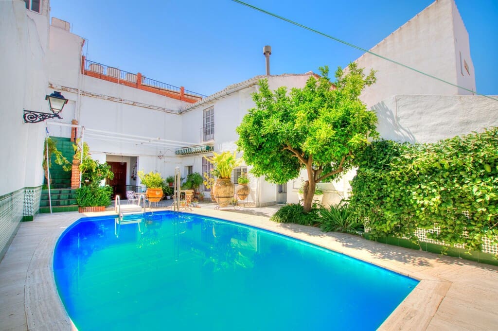 12 chambre Villa/Maison à vendre à Velez-Malaga avec piscine - 1 100 000 € (Ref: 9896260)