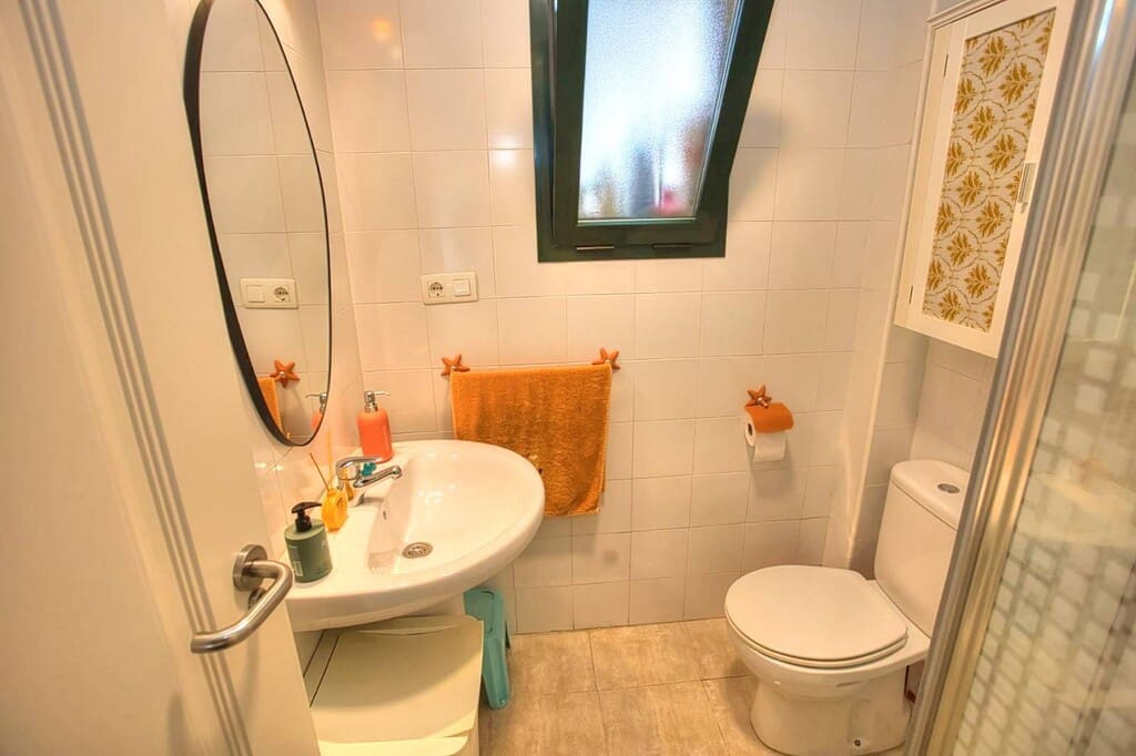 3 soveværelse Byhus til salg i Torre de Benagalbon med swimmingpool garage - € 480.000 (Ref: 9937577)