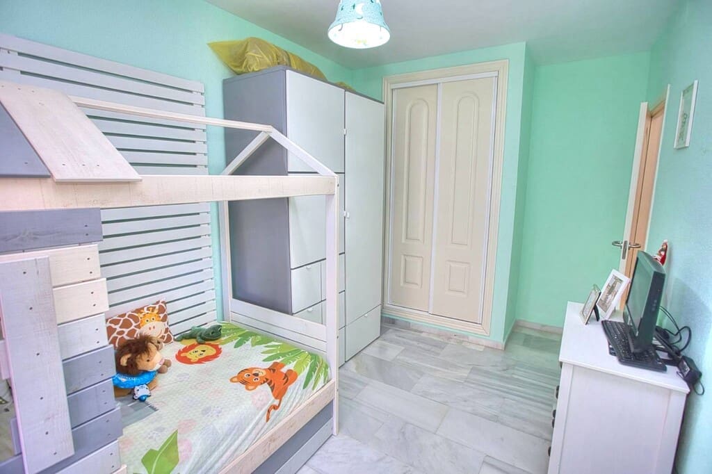 3 soveværelse Byhus til salg i Torre de Benagalbon med swimmingpool garage - € 480.000 (Ref: 9937577)