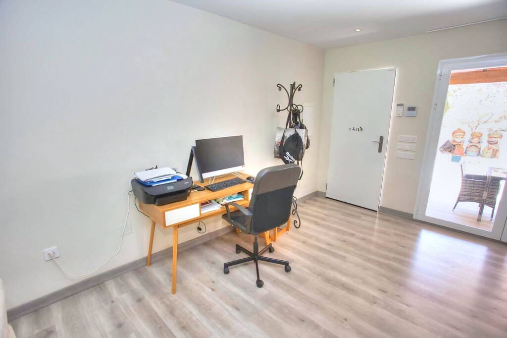 3 soveværelse Byhus til salg i Torre de Benagalbon med swimmingpool garage - € 480.000 (Ref: 9937577)