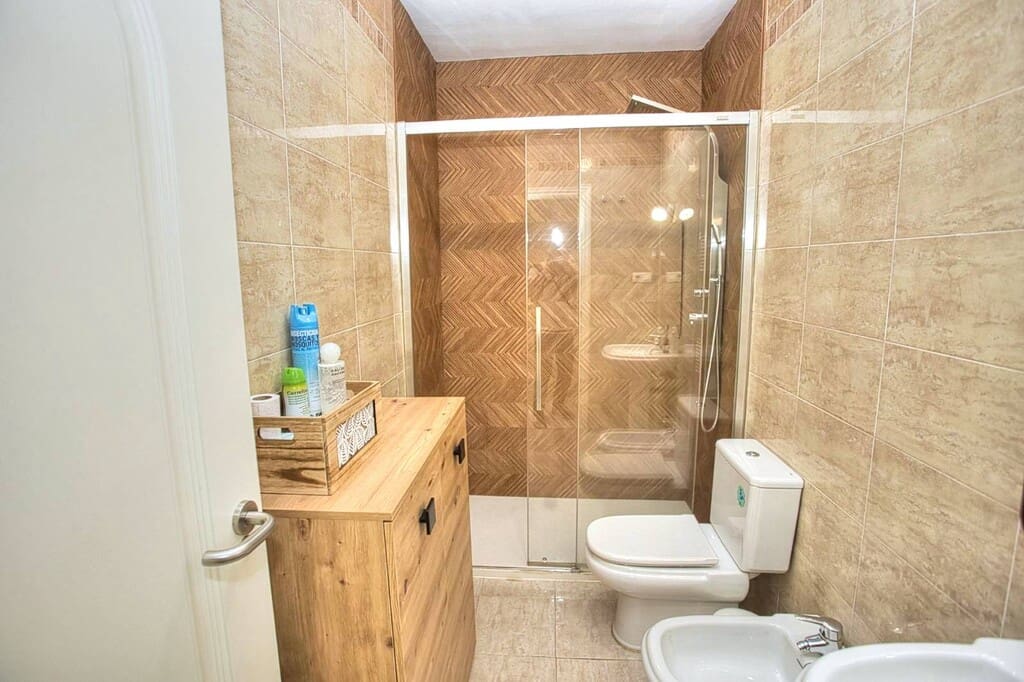 3 soveværelse Byhus til salg i Torre de Benagalbon med swimmingpool garage - € 480.000 (Ref: 9937577)
