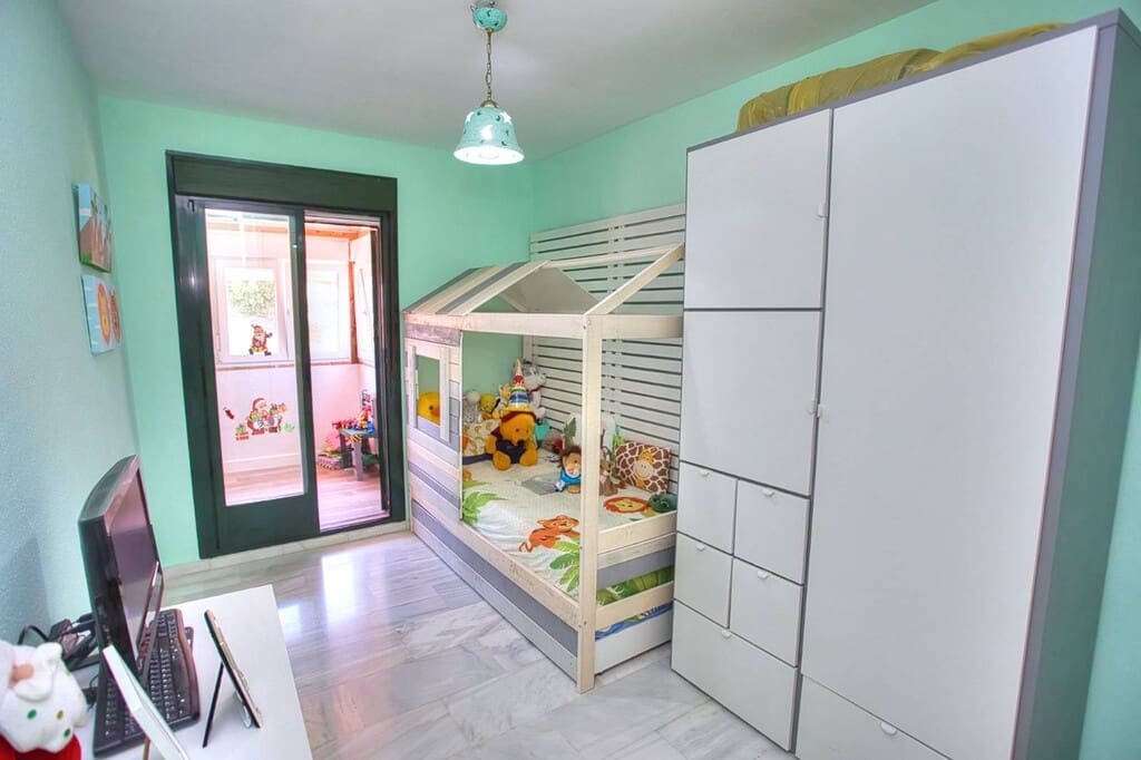3 soveværelse Byhus til salg i Torre de Benagalbon med swimmingpool garage - € 480.000 (Ref: 9937577)