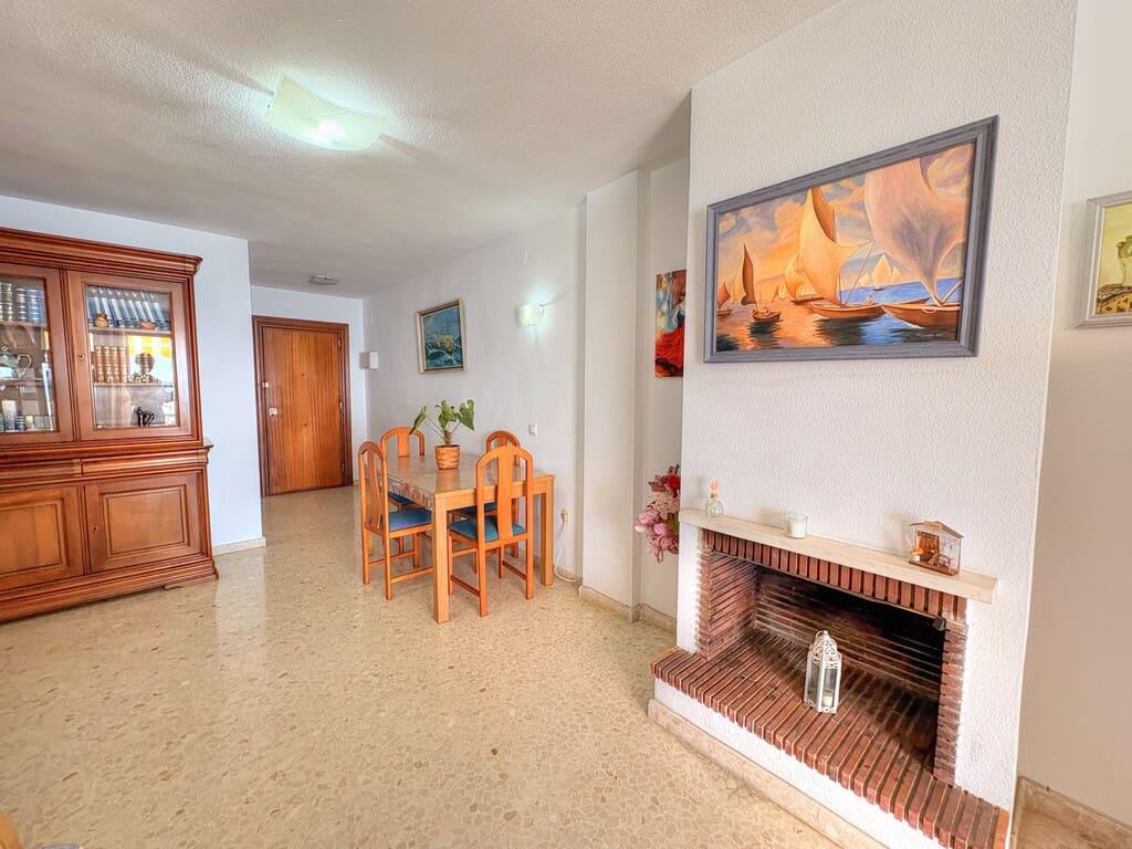 3 bedroom Apartment for rent in Benajarafe with pool - € 1,000 (Ref: 9941784)