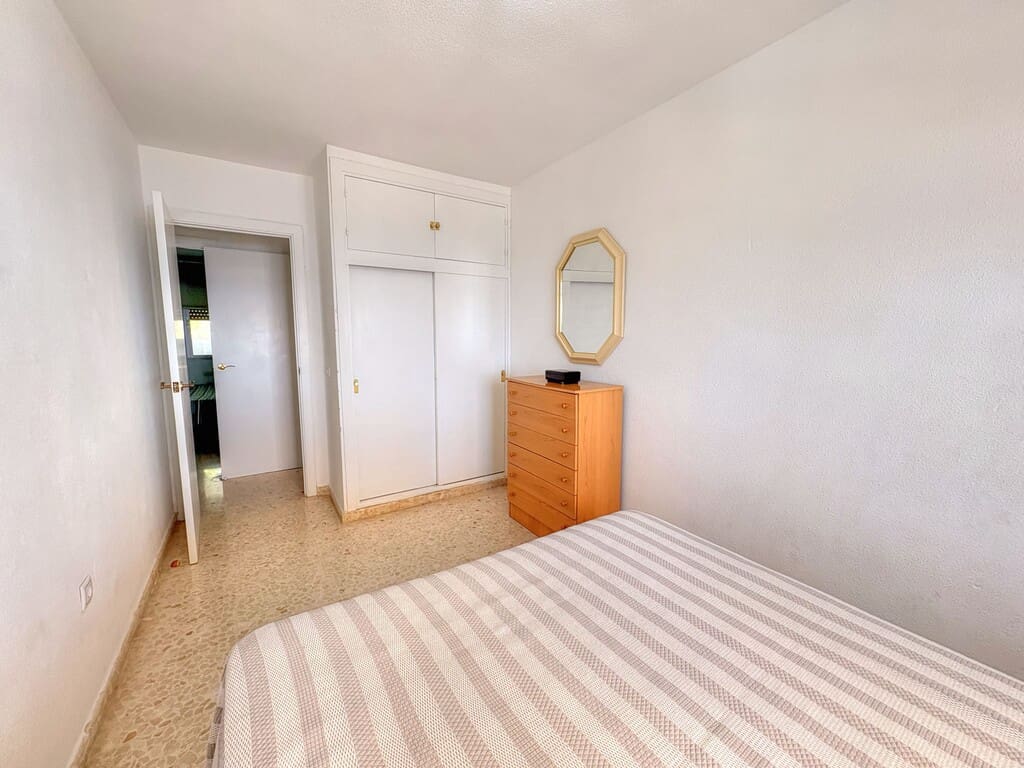 4 bedroom Apartment for rent in Benajarafe with pool garage - € 1,000 (Ref: 9941784)