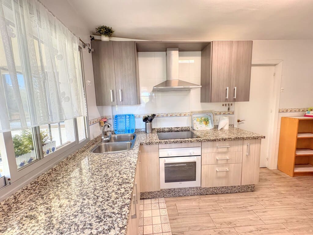 4 bedroom Apartment for rent in Benajarafe with pool garage - € 1,000 (Ref: 9941784)