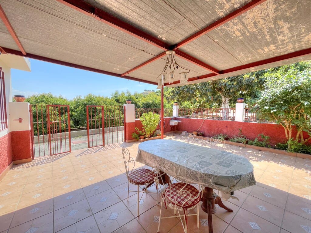 3 slaapkamer Finca/Landhuis te koop in Benamocarra met garage - € 295.000 (Ref: 9959311)