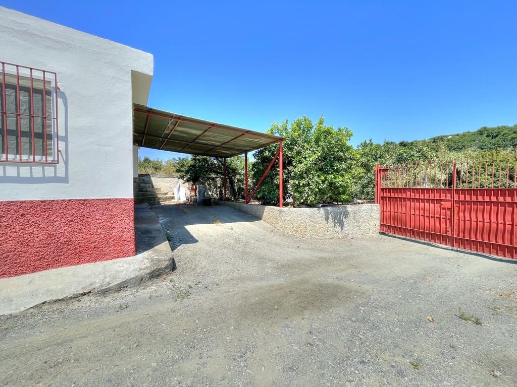 3 slaapkamer Finca/Landhuis te koop in Benamocarra met garage - € 295.000 (Ref: 9959311)