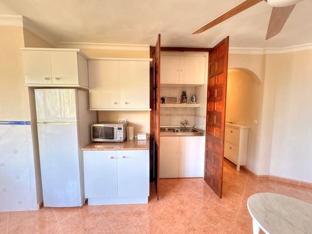 1 makuuhuone Huoneisto vuokrattavana paikassa Benajarafe, Vélez-Málaga mukana uima-altaan - 750 € (Ref: 9962220)