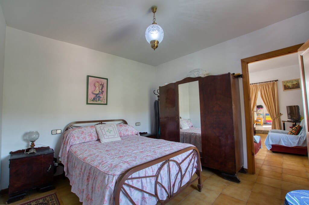 3 bedroom Finca/Country House for sale in Canillas de Aceituno with garage - € 195,000 (Ref: 9962221)