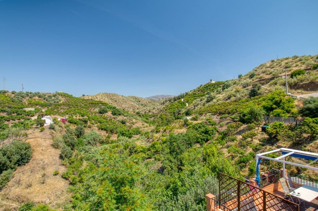 3 bedroom Finca/Country House for sale in Canillas de Aceituno with garage - € 195,000 (Ref: 9962221)