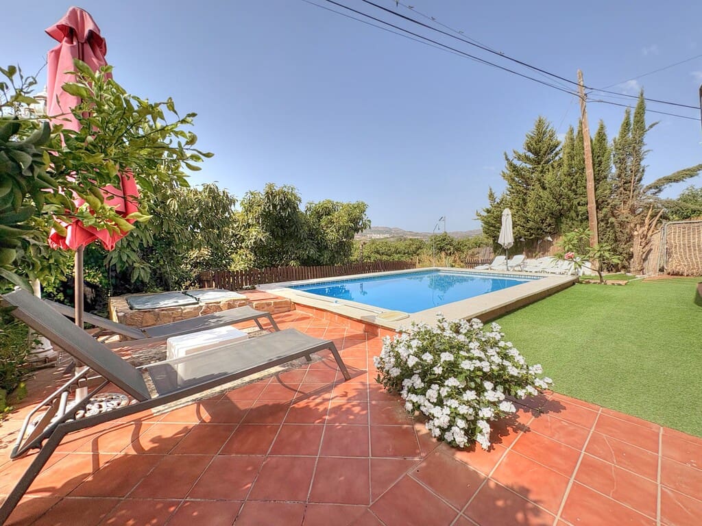 5 sovrum Finca/Hus på landet till salu i Velez-Malaga med pool - 510 000 € (Ref: 9967254)