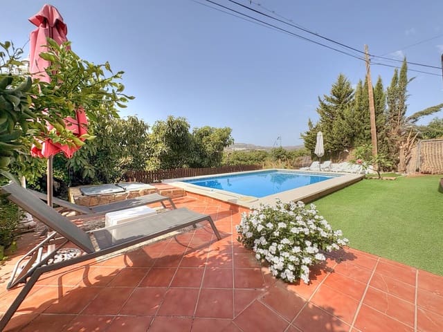 5 soveværelse Finca/Landehus til salg i Vélez-Málaga med swimmingpool - € 510.000 (Ref: 9967254)