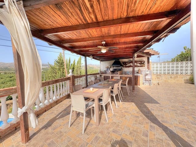 5 soveværelse Finca/Landehus til salg i Vélez-Málaga med swimmingpool - € 510.000 (Ref: 9967254)