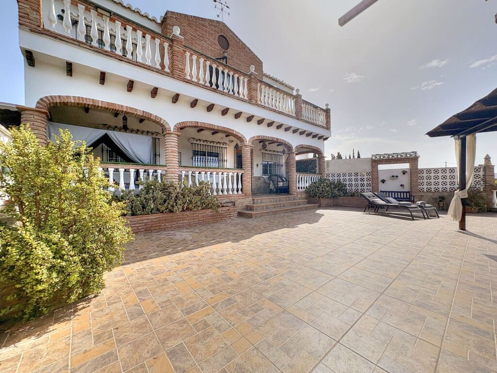 5 sovrum Finca/Hus på landet till salu i Velez-Malaga med pool - 510 000 € (Ref: 9967254)