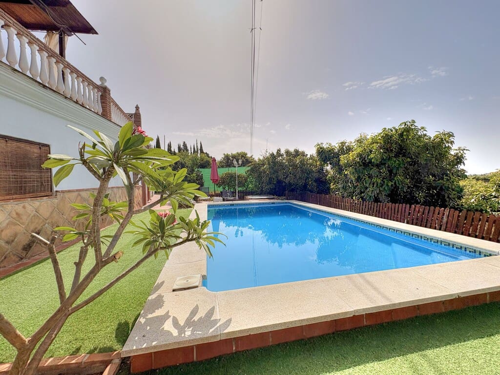 5 sovrum Finca/Hus på landet till salu i Velez-Malaga med pool - 510 000 € (Ref: 9967254)