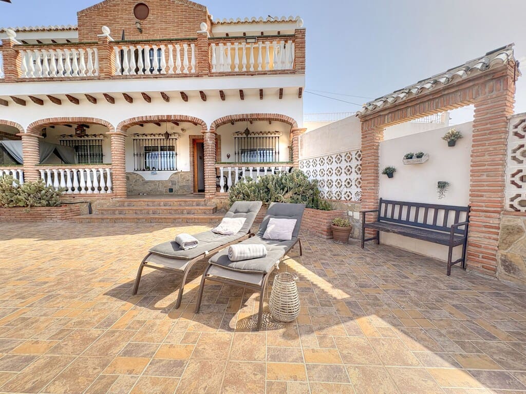 5 sovrum Finca/Hus på landet till salu i Velez-Malaga med pool - 510 000 € (Ref: 9967254)
