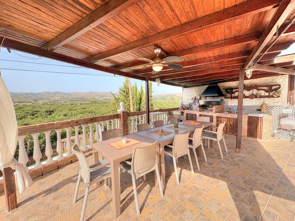 5 sovrum Finca/Hus på landet till salu i Velez-Malaga med pool - 510 000 € (Ref: 9967254)