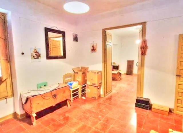 6 slaapkamer Huis te koop in Colmenar met garage - € 170.000 (Ref: 9969281)