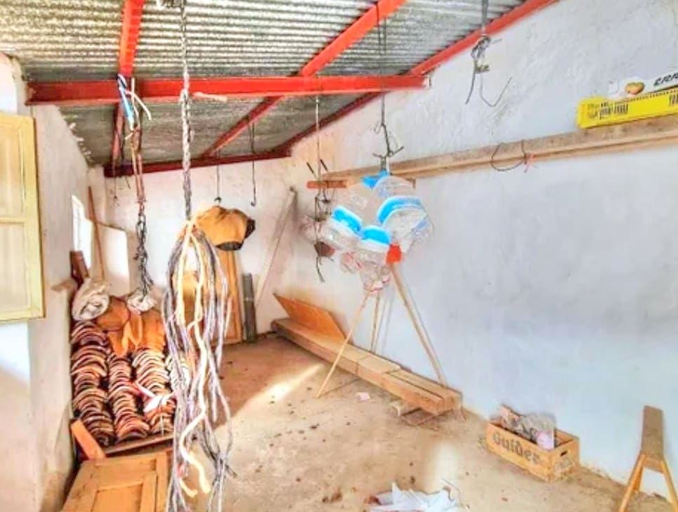 6 bedroom Townhouse for sale in Colmenar with garage - € 170,000 (Ref: 9969281)