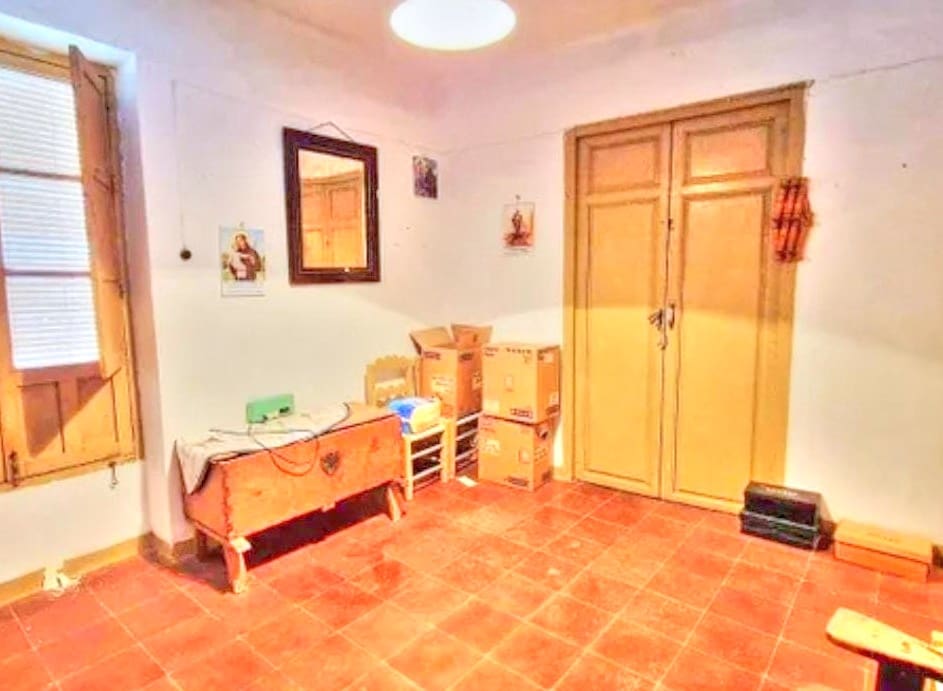 6 bedroom Townhouse for sale in Colmenar with garage - € 170,000 (Ref: 9969281)