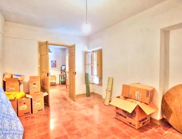 6 slaapkamer Huis te koop in Colmenar met garage - € 170.000 (Ref: 9969281)
