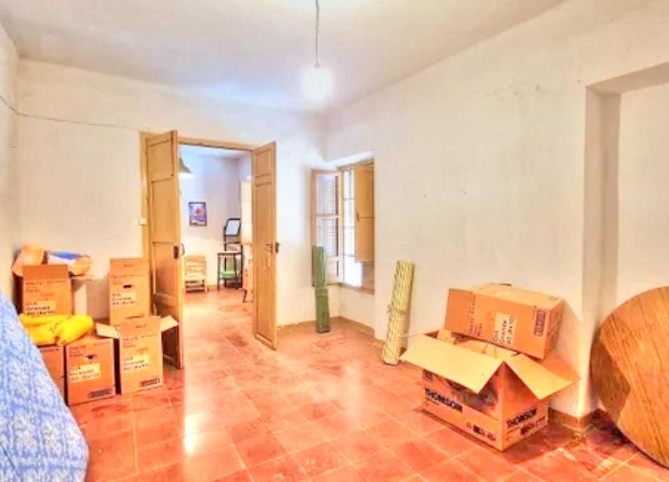 6 bedroom Townhouse for sale in Colmenar with garage - € 170,000 (Ref: 9969281)