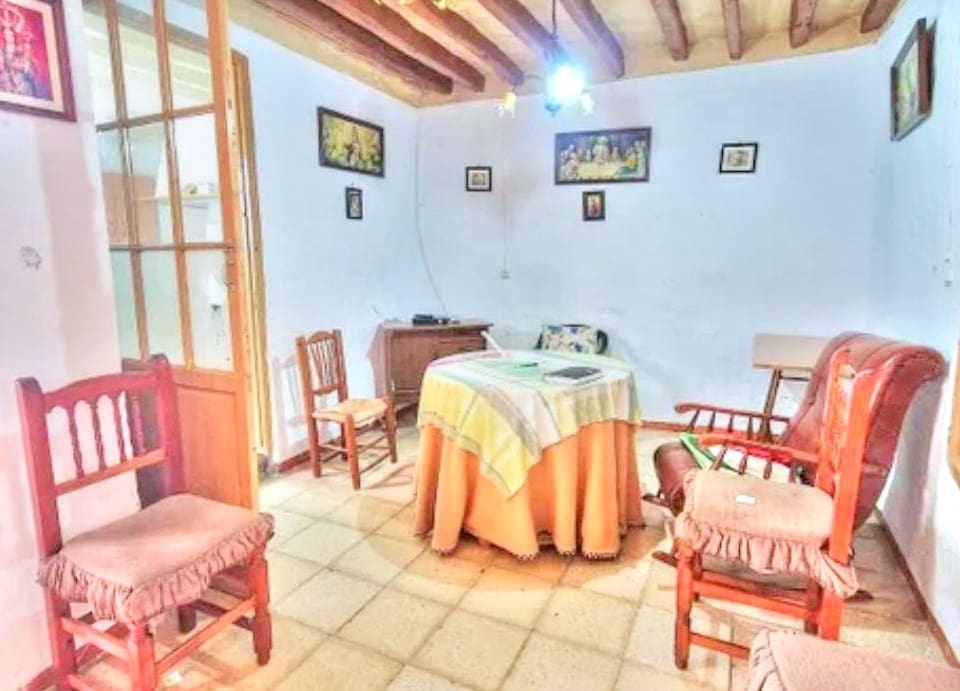 6 bedroom Townhouse for sale in Colmenar with garage - € 170,000 (Ref: 9969281)