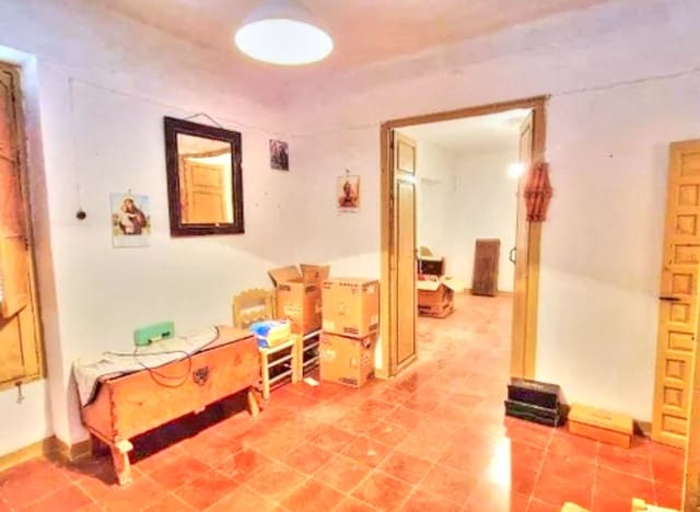 6 slaapkamer Huis te koop in Colmenar met garage - € 170.000 (Ref: 9969281)