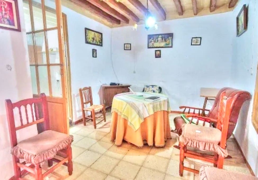 6 bedroom Townhouse for sale in Colmenar with garage - € 170,000 (Ref: 9969281)