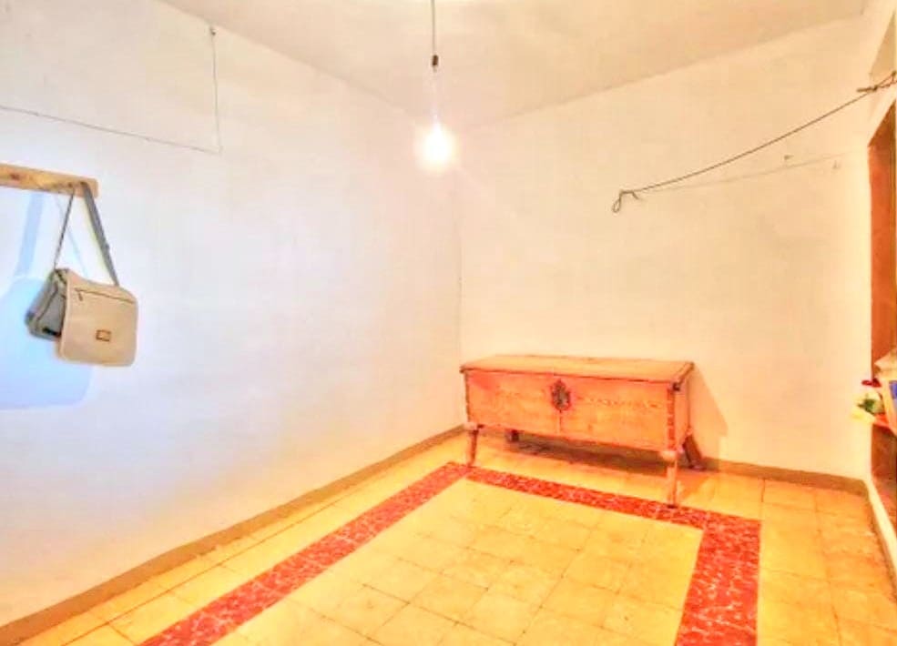 6 bedroom Townhouse for sale in Colmenar with garage - € 170,000 (Ref: 9969281)