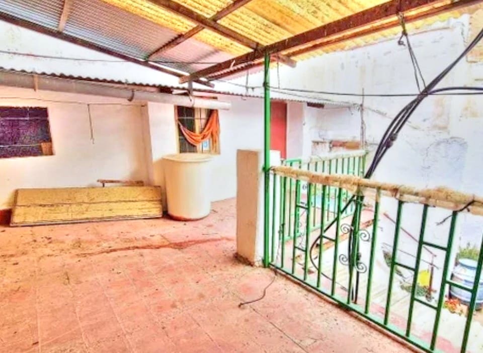 6 bedroom Townhouse for sale in Colmenar with garage - € 170,000 (Ref: 9969281)