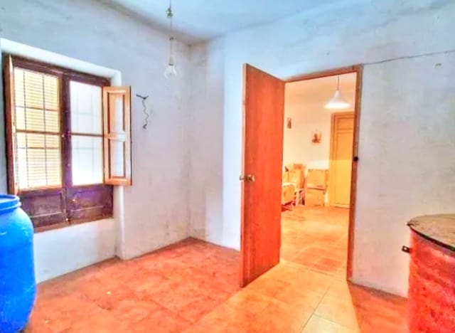 6 slaapkamer Huis te koop in Colmenar met garage - € 170.000 (Ref: 9969281)